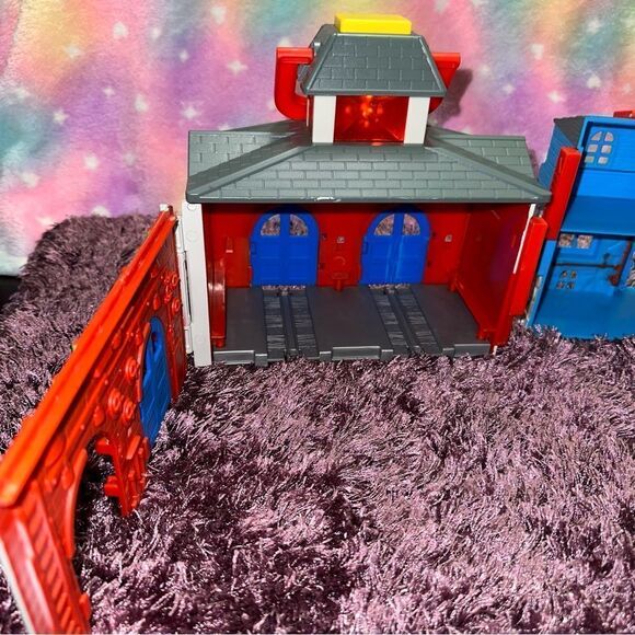 Thomas and friends SODOR ENGINE & RECUE STATION play set - Picture 6 of 10